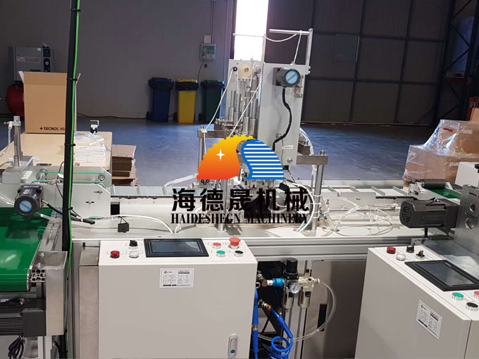 西班牙客戶口罩機工作現場